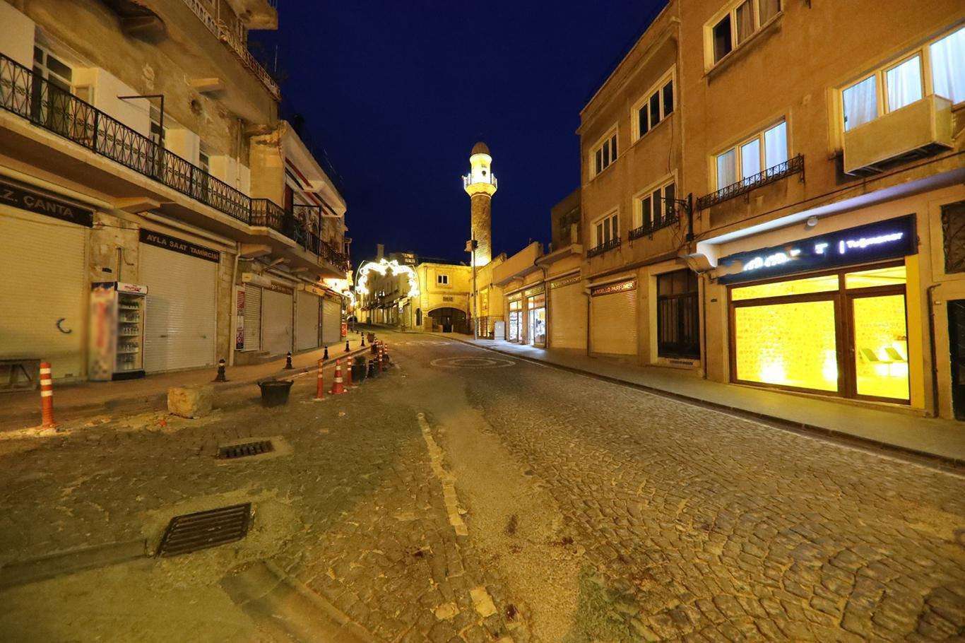 56 saatlik sokağa çıkma kısıtlaması başladı